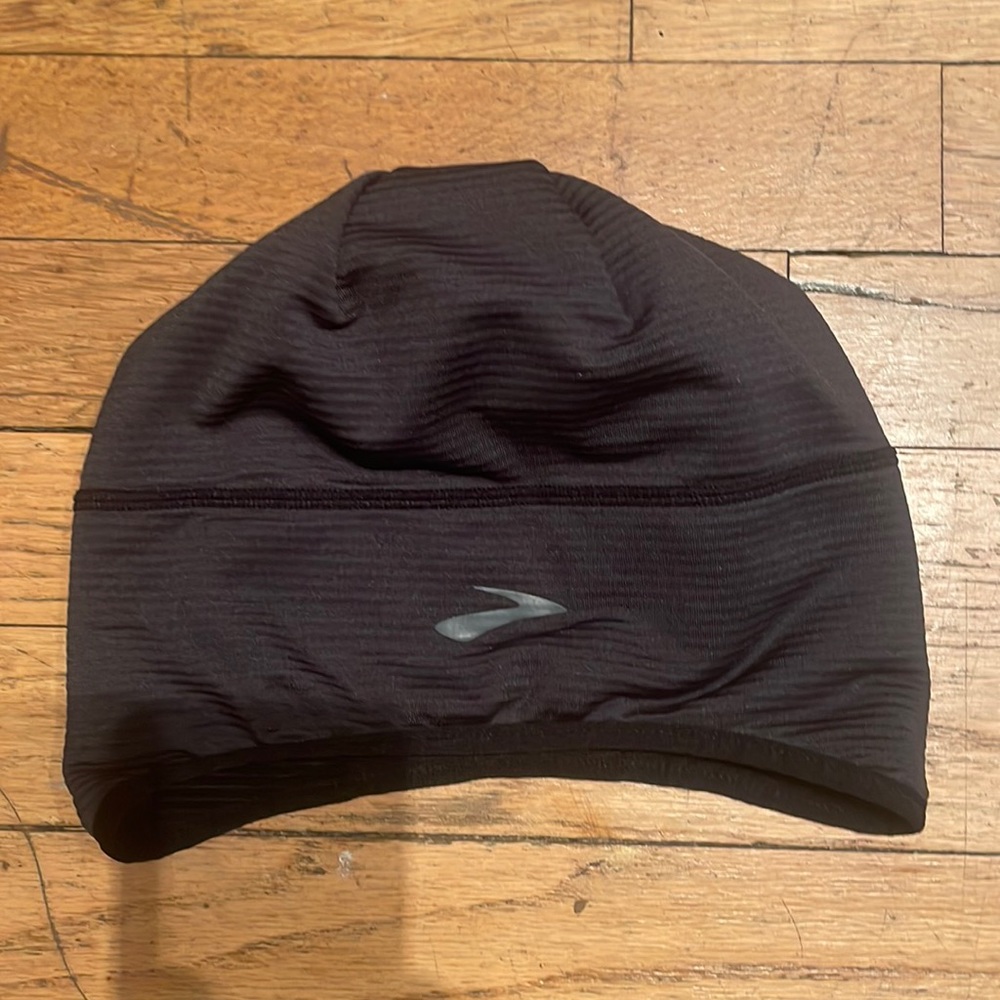 Brooks running hat